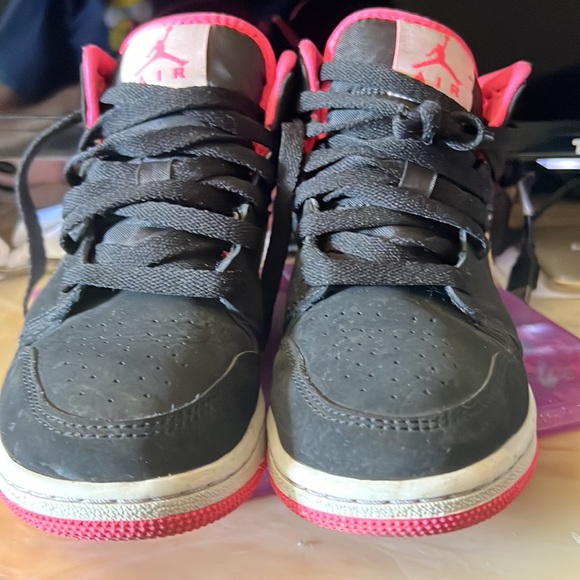 Jordan 1s - Picture 4 of 4